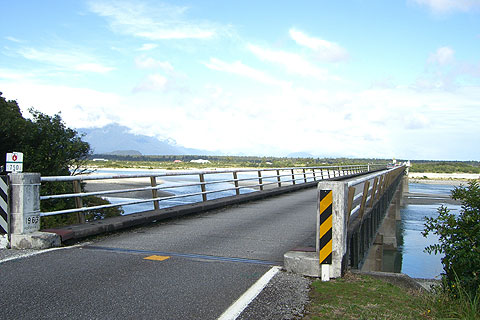 Haast Riverにかかる橋