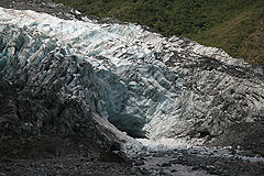 氷河の終端、ここから川が始まります