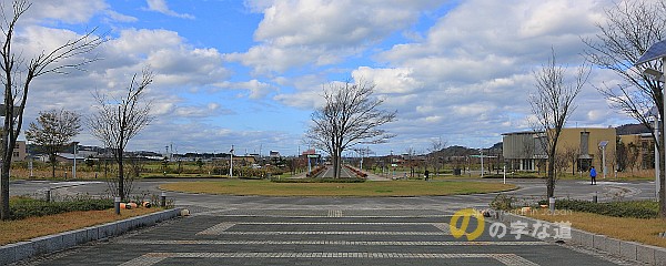 大学校舎側から眺める秋田県立大学 本荘キャンパス円形交差点