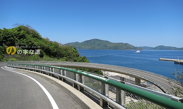 知夫里大橋から西ノ島と中ノ島を眺める