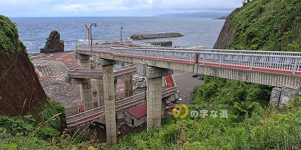 バリアフリースロープ構造物をループ化した元和台海浜公園「るーぷ橋」