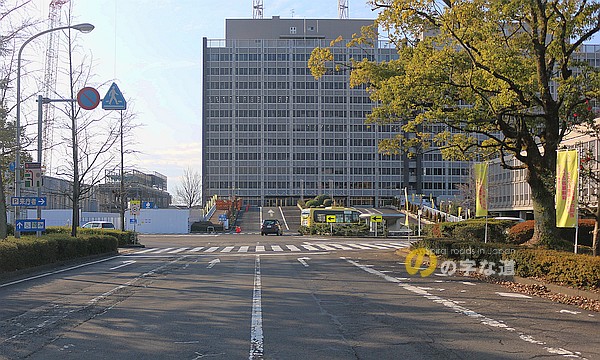 岐阜県庁ロータリー交差点を北側から眺める