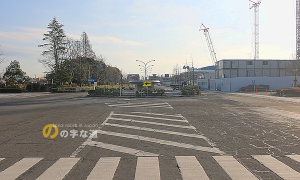 岐阜県庁ロータリー交差点を西側から眺める