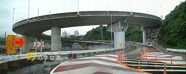 日立バイパス本線から眺める浜の宮らせん橋（2003年）