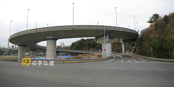 日立バイパス本線から眺める浜の宮らせん橋（2013年）