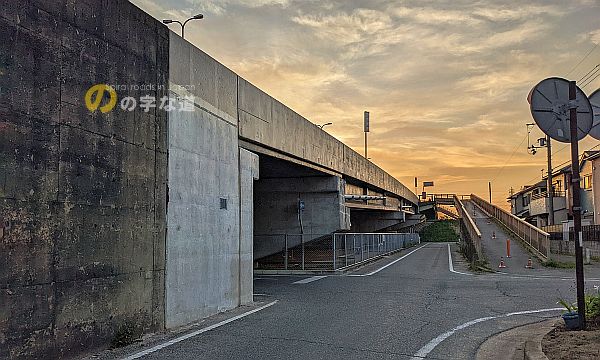 加古川ループ橋を北側から眺める