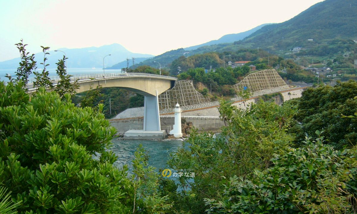 長島の砲台跡から眺める上関大橋とのの字