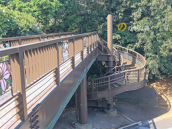 鹿ノ子歩道橋西側昇降階段