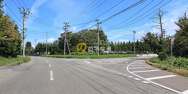 施工前の成田黒沢尻線環状交差点を南側から眺める