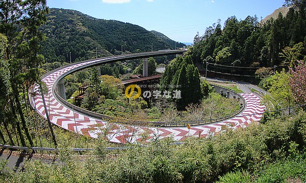完成間近の清澄山道ループ橋（2021年4月）