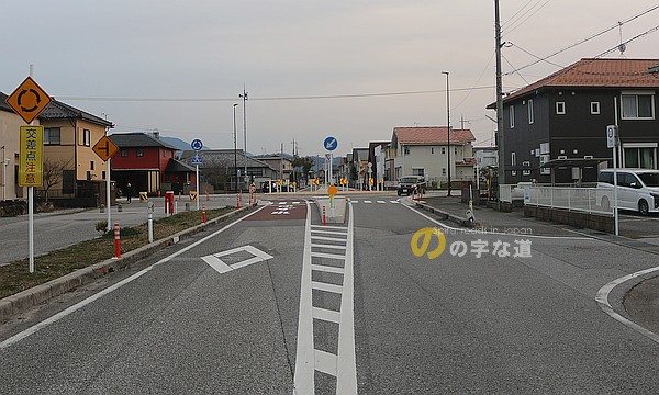 サンライズ近江・レイクサイド宇賀野交差点（高溝ラウンドアバウト）を北側から眺める