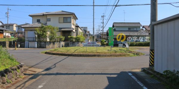 日本ランドのロータリー交差点を北側から眺める