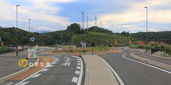 大田朝山ICのラウンドアバウトを北側から眺める