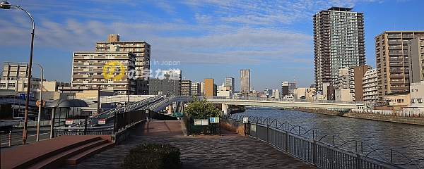 大阪ドーム前歩道橋全景