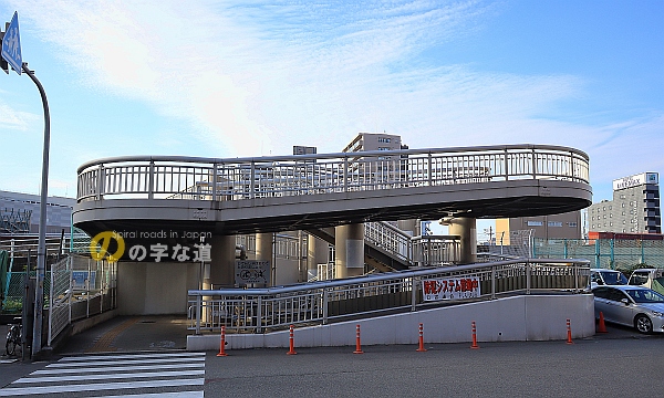 大阪ドーム前歩道橋の東側（左岸側）昇降スロープ