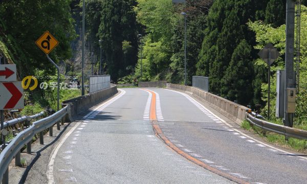 補強・拡幅された矢井原橋