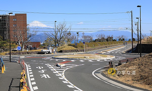静岡・日本平ラウンドアバウトを南西側から眺める