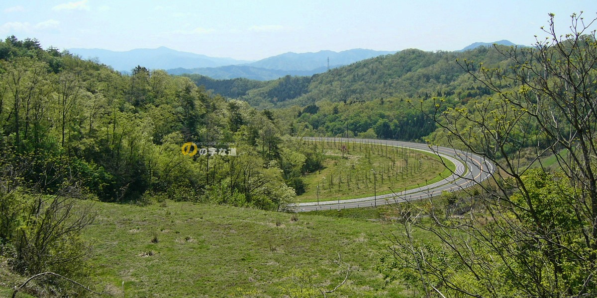但馬空港トンネルのループを見渡せる場所から