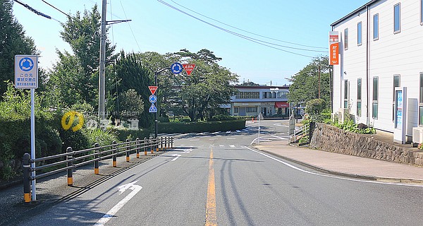 多摩・桜ヶ丘ロータリーを北西側から眺める