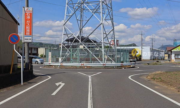東京電力梅沢線3号鉄塔ロータリーを南東側から眺める