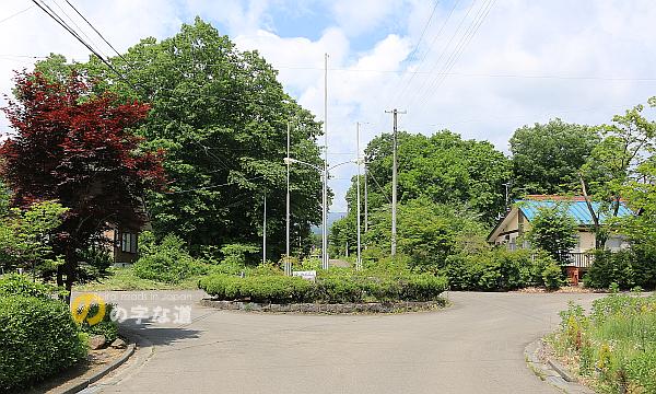 東側から眺める遠刈田温泉・蔵王苑ロータリー